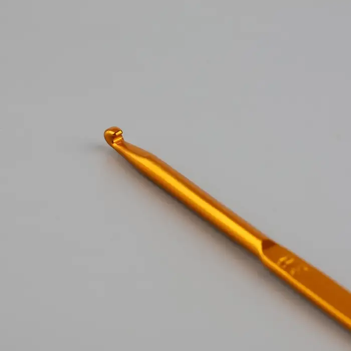 Крючок для вязания, двусторонний, d=2/3 мм, 13.5 см, цвет золотой