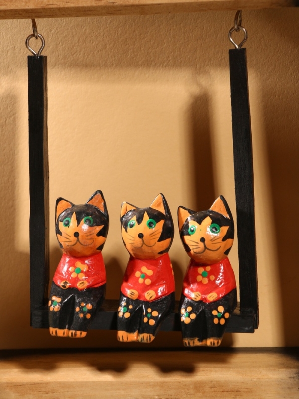 Сувенир интерьерный "Кошки на качелях" дерево 19х19 см