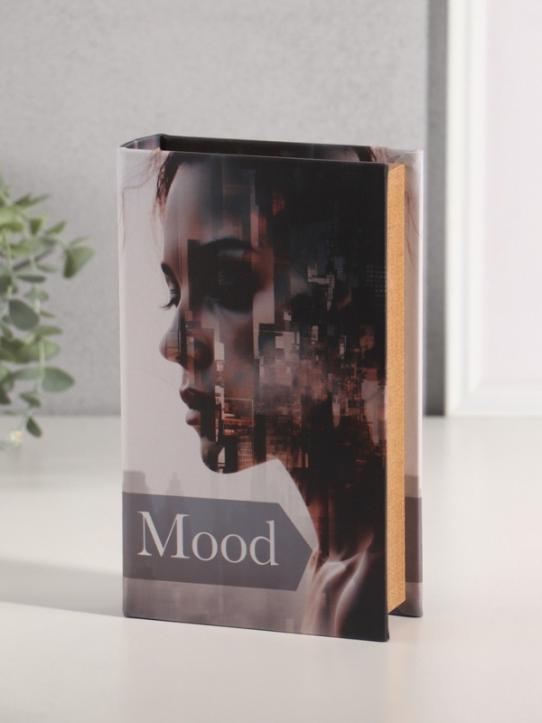 Сейф-книга дерево кожзам "Мегаполис. Девушка. Настроение" 21х13х5 см