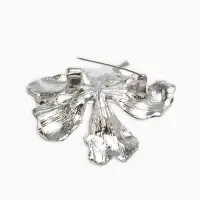 Брошь "Цветок лилии", цвет серебро