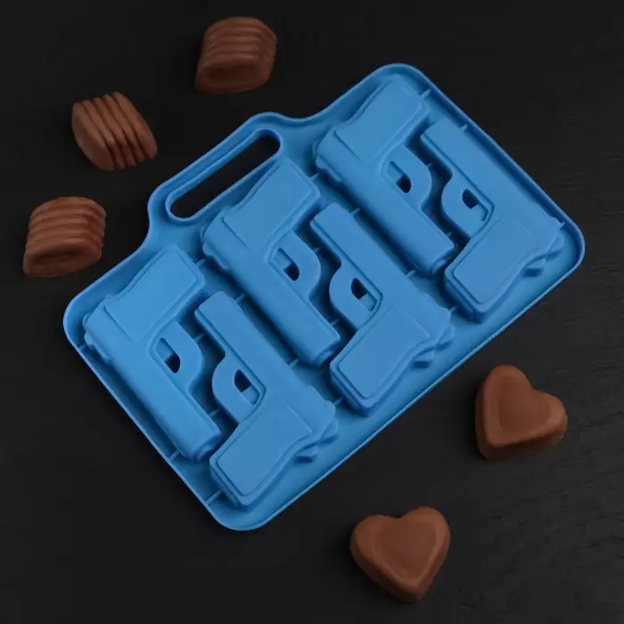 Форма для шоколада Доляна &laquo;Пистолет&raquo;, силикон, 18,7&times;13,4 см, 6 ячеек (7,5&times;5,1 см), цвет голубой