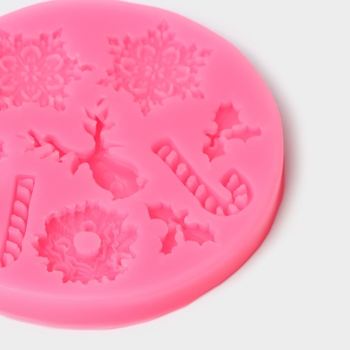 Молд новогодний &laquo;Снежинки&raquo;, силикон, d=9,5 см, цвет розовый
