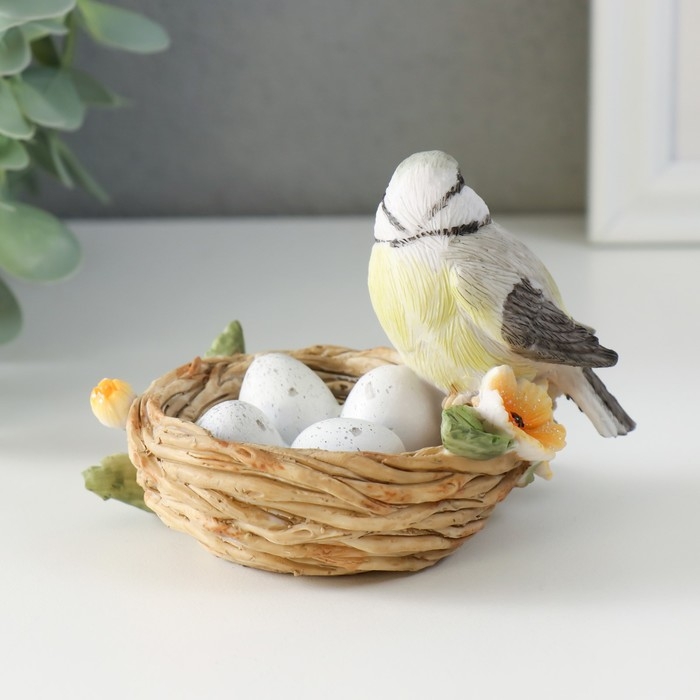 Сувенир полистоун "Синичка в гнезде, с цветами" 11х8х7 см