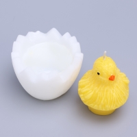 Декоративная свеча "Цыплёнок в яйце"