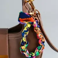 Брелок на 2 карабинах "Платок и цепочка" яркий 20х10х1,7 см