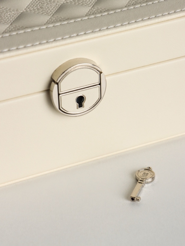 Шкатулка кожзам под часы 2 отделения и бижутерию "Ромбы белые" матовая 8,5х25х25 см