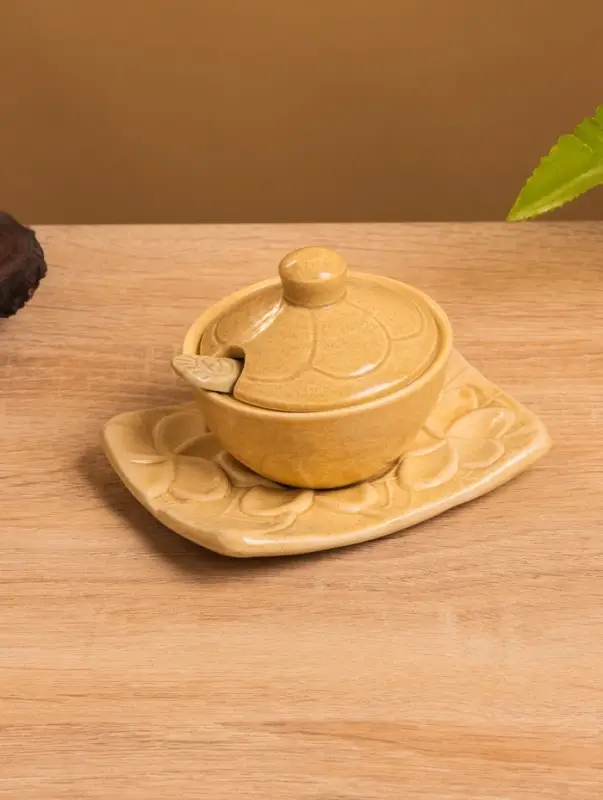 Соусник с крышкой на подставке &laquo;Классика&raquo;, 11&times;8&times;7 см, керамика, бежевый