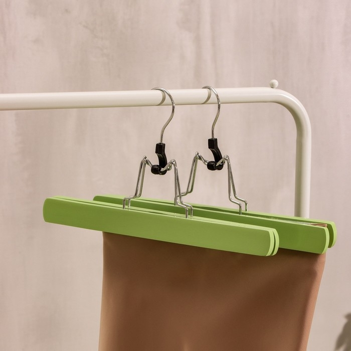 Вешалки для брюк и юбок LaDо́m Brillant, 30&times;17&times;2,4 см, 2 шт, деревянные, цвет фисташковый