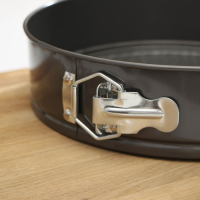 Набор форм для выпечки Доляна &laquo;Элин. Круг&raquo;, 3 предмета: d=24/26/28 см, съёмное дно, антипригарное покрытие, цвет чёрный