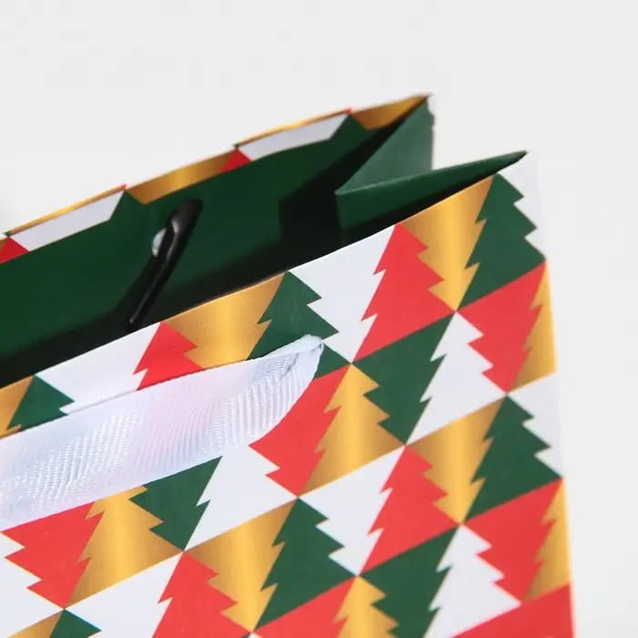 Пакет подарочный новогодний ламинированный &laquo;Ёлки&raquo;, 15 х 12 х 5.5 см