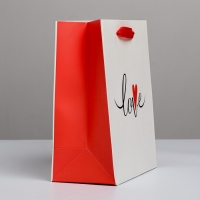 Пакет подарочный ламинированный вертикальный, упаковка, &laquo;Love&raquo;, MS 18 х 23 х 10 см