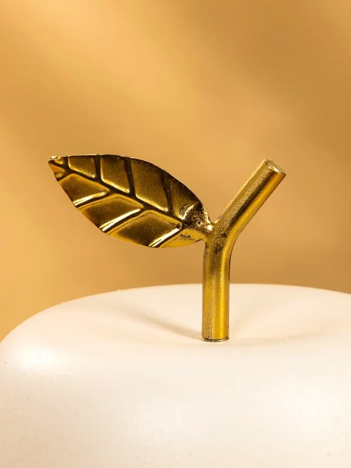 Сувенир "Яблоко с золотым листом" 14,5х14,5х18 см, цв. матовый белый