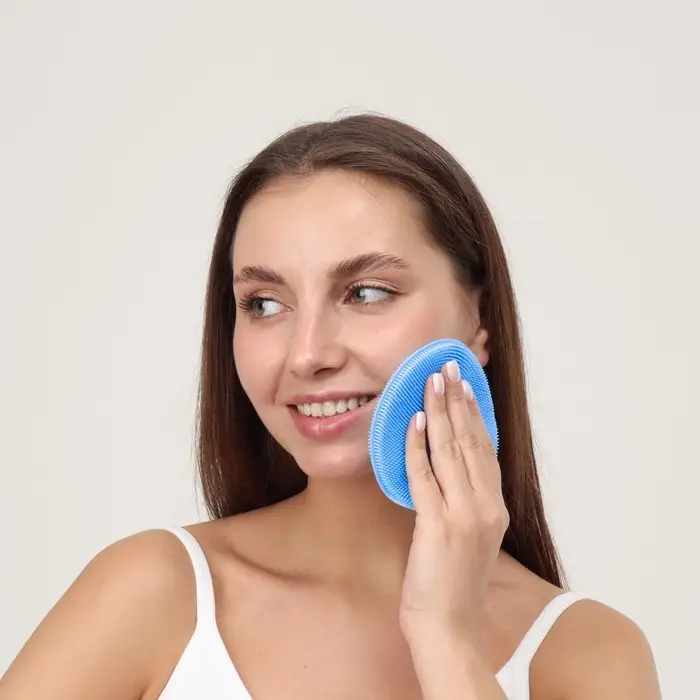 Щётка для умывания с подвесом, силиконовая, d=9.5 см, МИКС