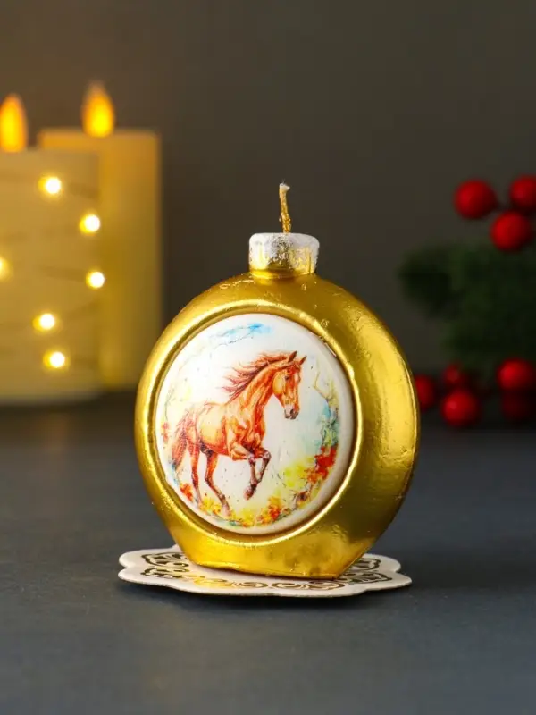 Свеча новогодняя "Шар. Конь" золотой 6,8х3,5х7,5 см