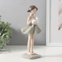 Сувенир полистоун "Девочка в платье с кошкой на руках" 9,9х8,7х23,1 см