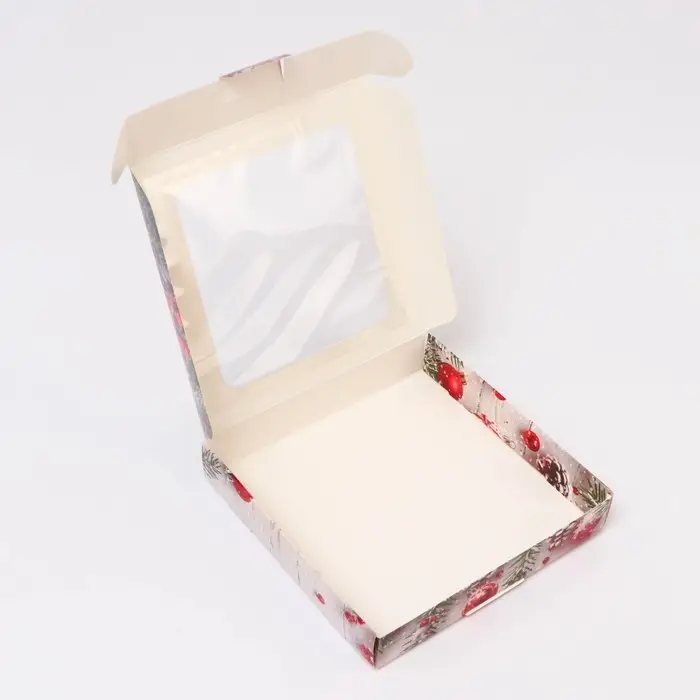 Подарочная коробка сборная с окном &laquo;Новогодние веточки&raquo;, 16&times;16&times;3 см