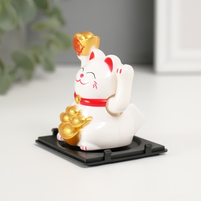 Маятник пластик "Белый Манэки-нэко со слитками Ямб" 5х5х6 см