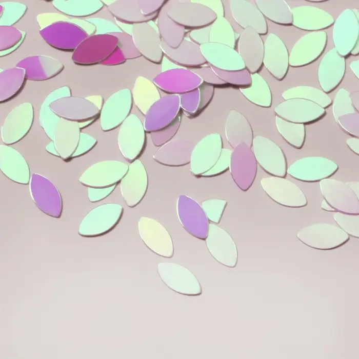 Пайетки для декора &laquo;Лепестки&raquo;, голографические, белые