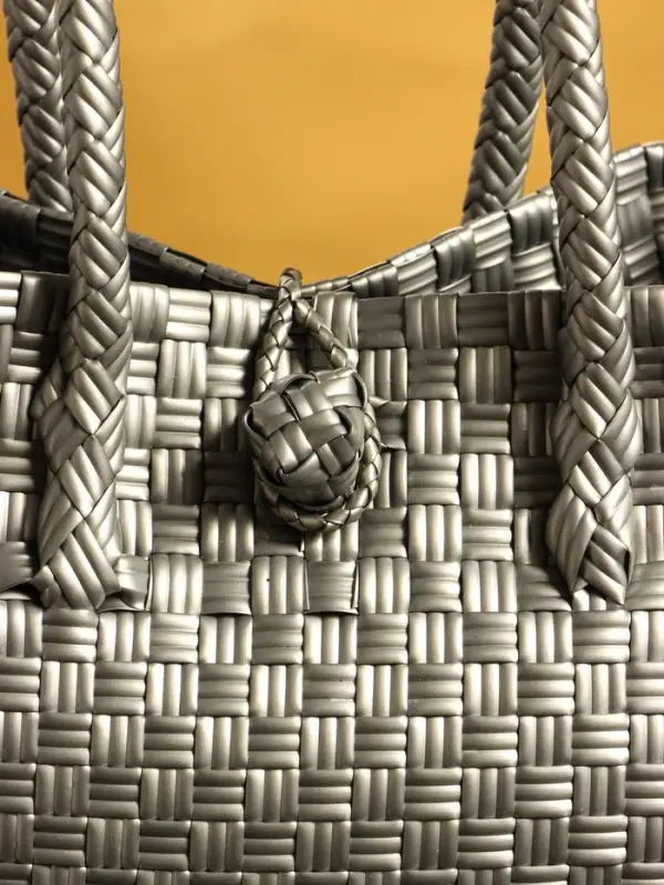 Сумка плетёная пластиковая 23х11х30 см, цв. серебристый