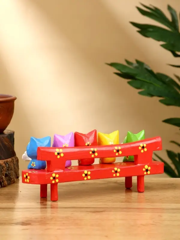 Сувенир "Котята на скамейке" дерево 19х8х6 см, цв. красный