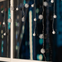 Гирлянда &laquo;Бахрома&raquo; 1.8 &times; 0.5 м с насадками &laquo;Шарики и ёжики&raquo;, IP20, прозрачная нить, 48 LED, свечение мульти (RG/RB), мигание, 220 В