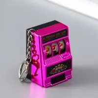 Брелок пластик "Игровой автомат - казино" фуксия 2,7х3,4х5 см