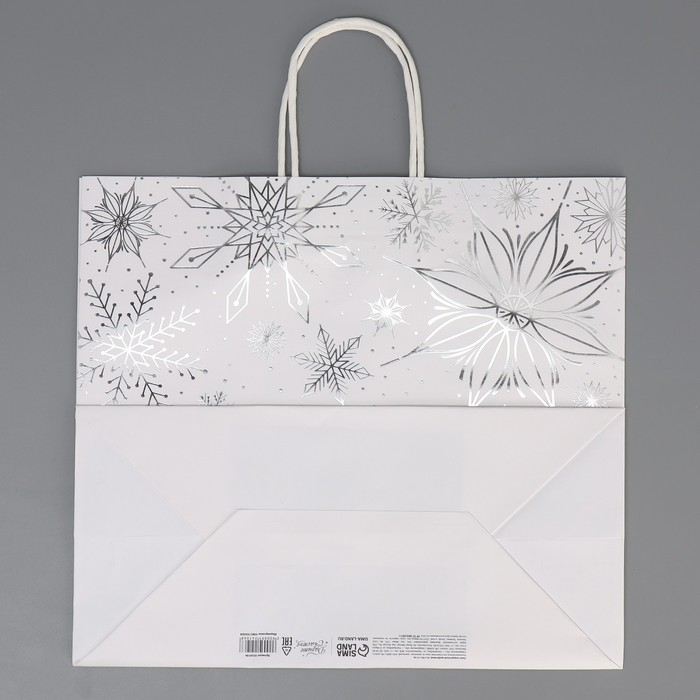 Пакет подарочный новогодний крафтовый Winter, 32 х 28 х 15 см, Новый год