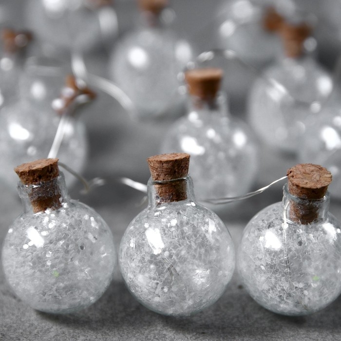 Гирлянда &laquo;Нить&raquo; 1.6 м с насадками &laquo;Шарики с белым конфетти&raquo;, IP20, серебристая нить, 15 LED, батарейки ААх2 (нет в комплекте), свечение белое