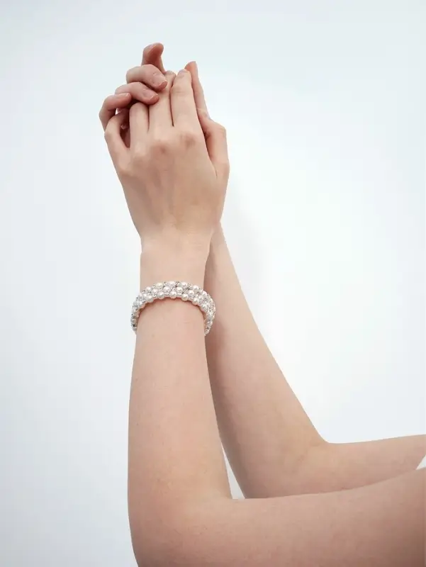 Браслет с жемчугом &laquo;Пружинка&raquo; стразинки, шар № 6, цвет белый в серебре, L=6 см