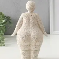 Сувенир полистоун "Милая пышечка" белый песок 9х15,5х25,5 см