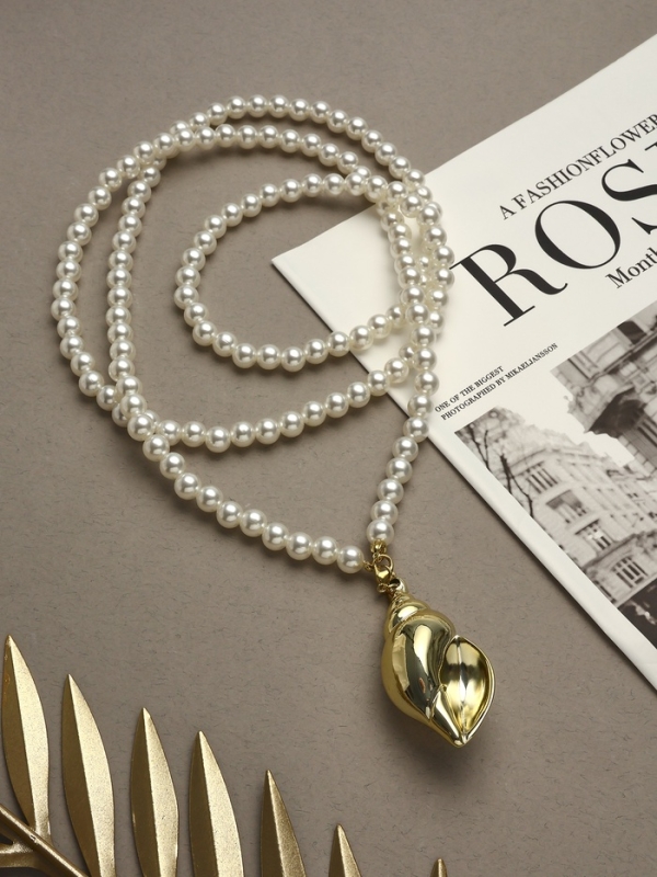 Портупея жемчужная с кулоном &laquo;Ракушка&raquo;, 129 см, белая в золоте