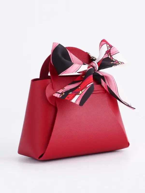 Кожанная подарочная сумочка 13 х12 х 5,5 см красная