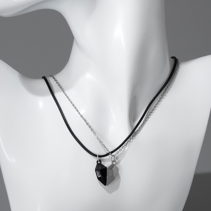 Кулоны &laquo;Неразлучники&raquo; на магните, половинки сердца, цвет чёрно-серебряный, 48 см