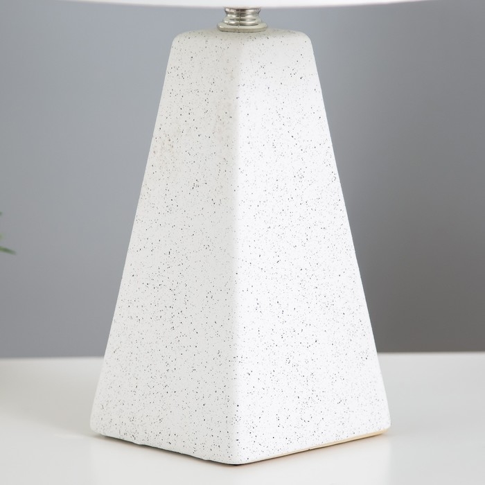 Настольная лампа "Альберта" Е27 40Вт белый 25х25х36см RISALUX