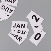 Крючки декоративные дерево с календарём "Сердце с бантом" 30х20 см