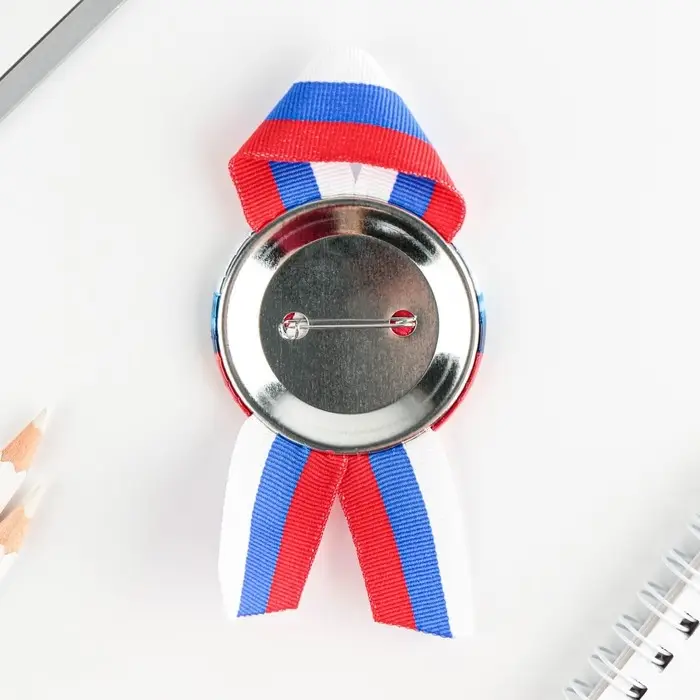 Значок закатной с лентой &laquo;Герб&raquo;, триколор, d=56 мм