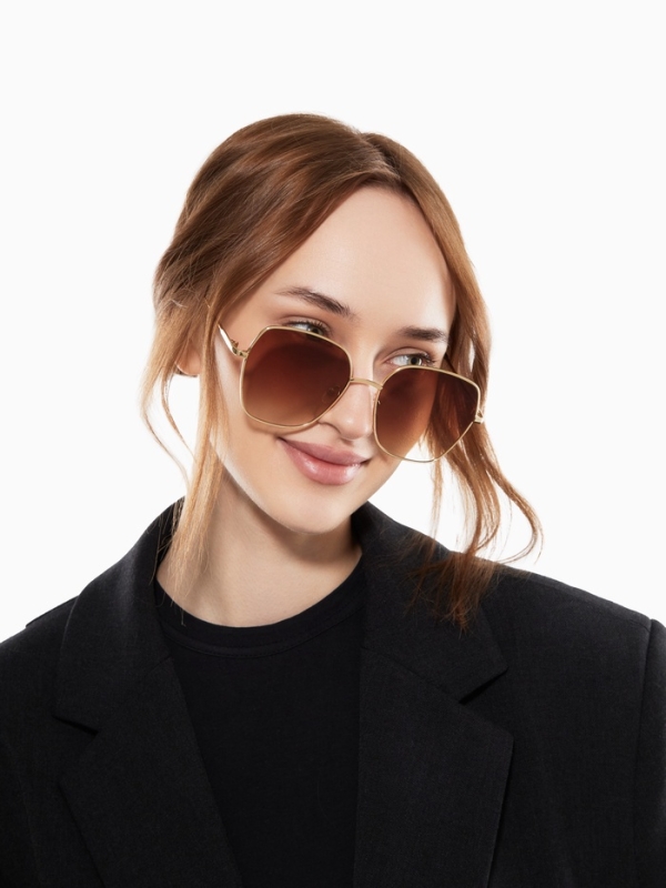 Очки солнцезащитные  uv 400, дужка 14 см, ширина 13.1 см, линза 5.6 х 5.7 см