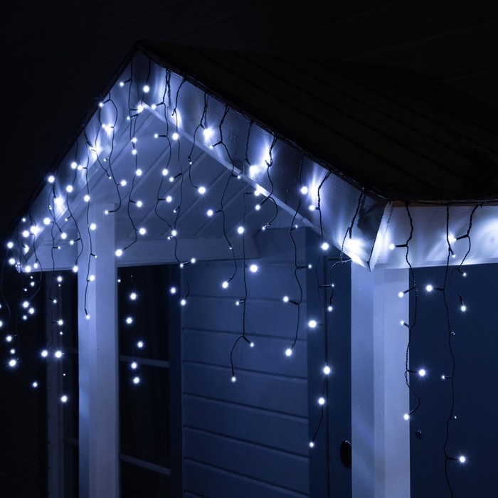 Гирлянда &laquo;Бахрома&raquo; 3 &times; 0.6 м, IP44, УМС, тёмная нить, 100 LED, свечение белое, мерцание, 24 В
