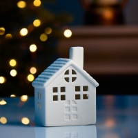 Светодиодная фигура "Домик с круглым окном" 7.7х5.7х10.2 см, 1 LED, LR44x3(в комп.), свечение тёплое белое