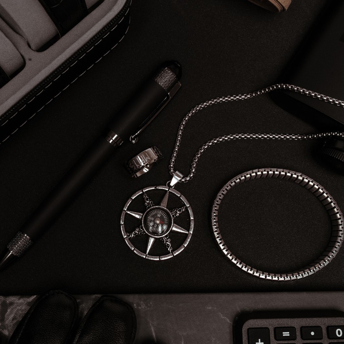 Кольцо &laquo;Вальхалла&raquo; с рунами, цвет белый в серебре, 17 размер