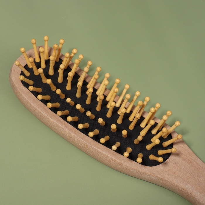 Расчёска массажная, деревянная, 5 &times; 22 см, цвет &laquo;светлое дерево&raquo;