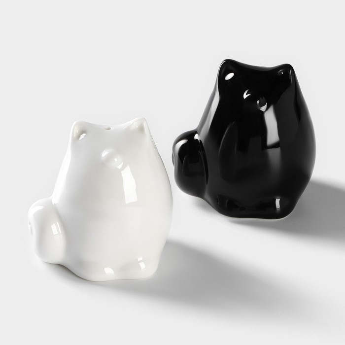 Набор фарфоровый для специй на бамбуковой подставке BellaTenero &laquo;Котики&raquo;, 3 предмета: солонка, перечница, подставка, цвет белый и чёрный