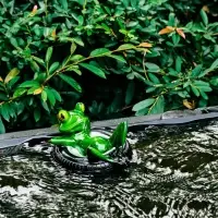 Садовая фигура 14 х 13 х 9,5 см "Лягушка в шине" Водоплавающая