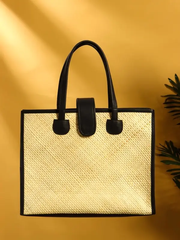 Сумка плетёная на застёжке из пандана 41х16х50 см, бежево-чёрный