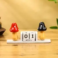 Календарь настольный "Мухоморчики" дерево 20х6х9 см