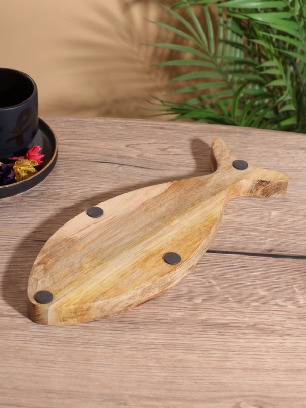 Блюдо в форме рыбки "Черепаха и цветы" дерево манго 32х11,5х2 см