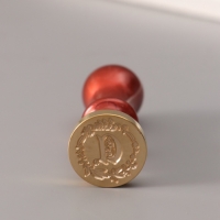 Печать для сургуча с пластиковой ручкой "Венок с буквой D" 2,5х2,5х6,3 см