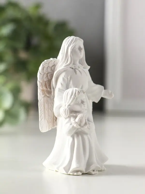 Сувенир полистоун "Девушка-ангел с ребёнком" белый МИКС 5,2х4,2х8,3 см