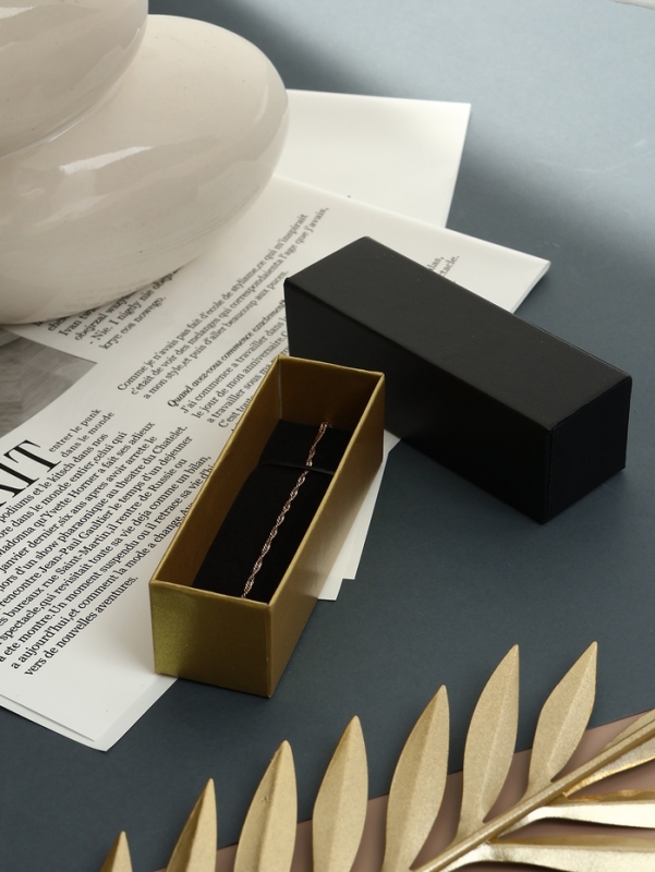 Коробочка подарочная под набор "Помада",4*12*4 см,  цвет чёрный