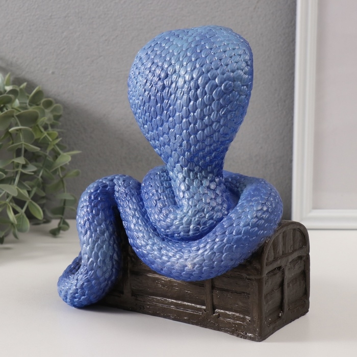 Копилка"КОБРА НА СУНДУКЕ "  20 х 17 х 12 см.